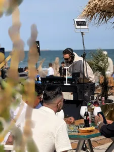 Oneiro Beach Bar Mamaia – Vibe de vară fără pauză